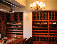 納新紅酒匯歡迎您常來坐坐。