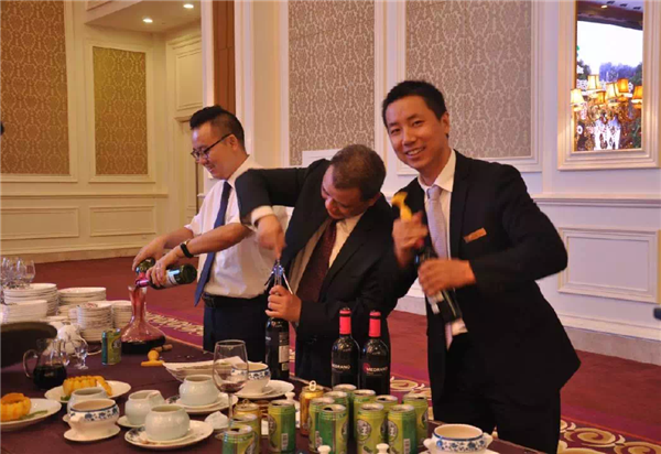 相約全世界，牽手張家界