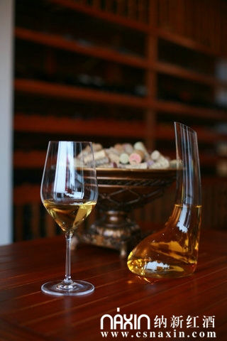 藍(lán)酒莊干白葡萄酒